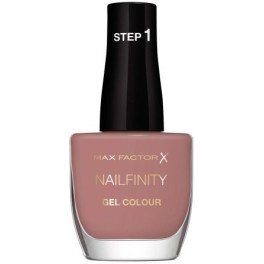 Max Factor Nailfinity 215 mulher de ovação em pé